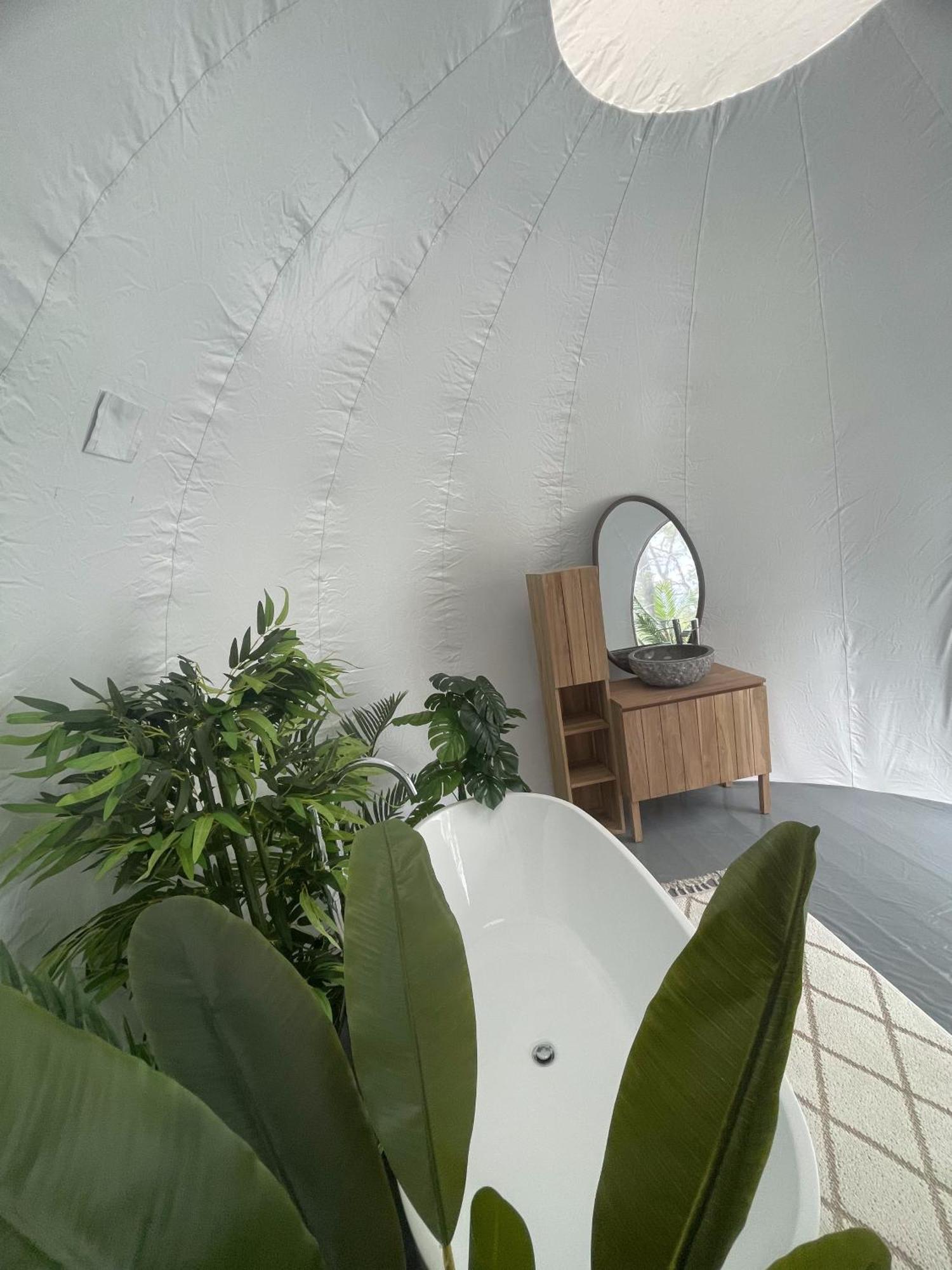 La Bulle Perchee De Chantilly