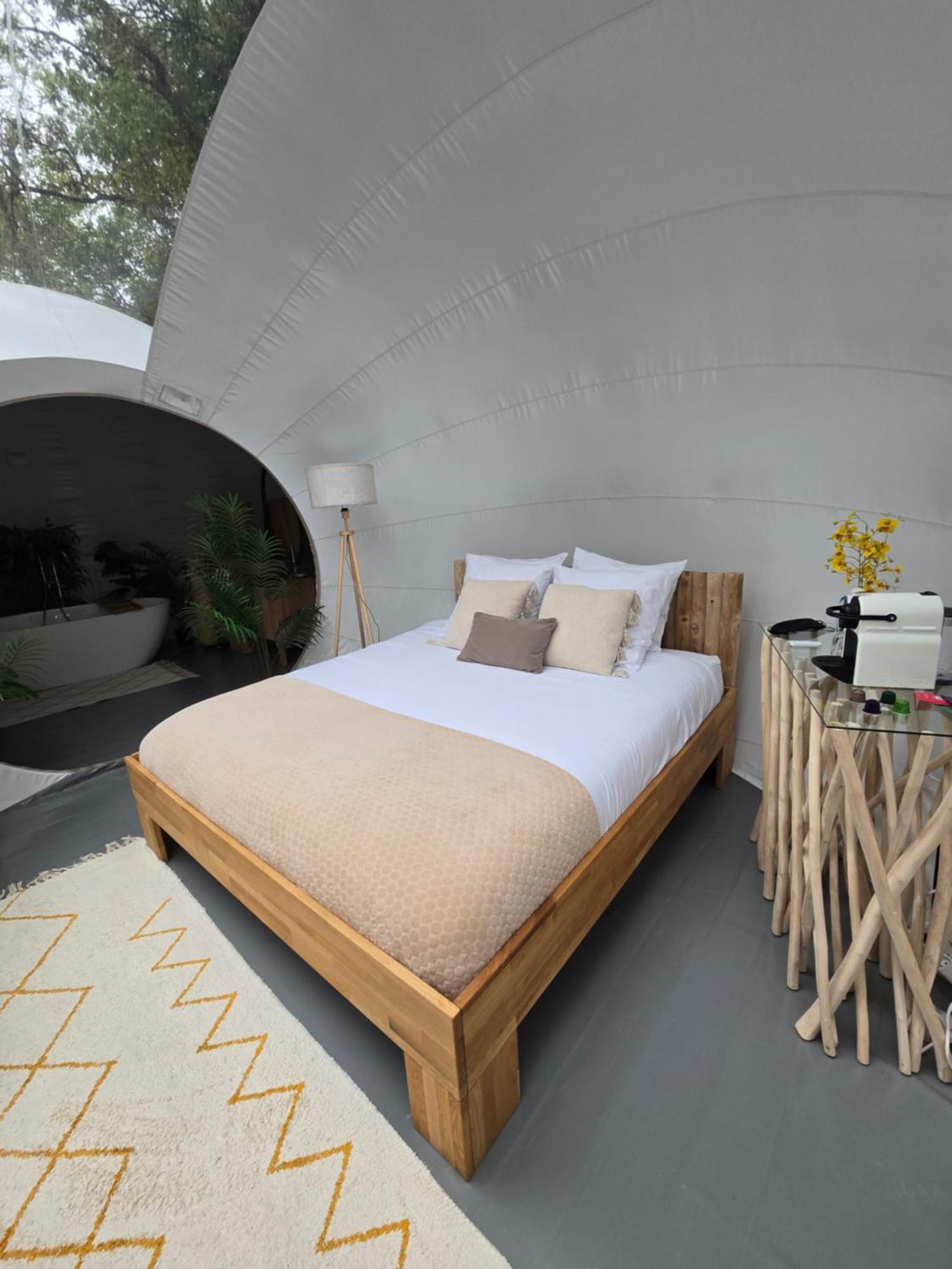 Luxury tent La Bulle Perchee De Chantilly